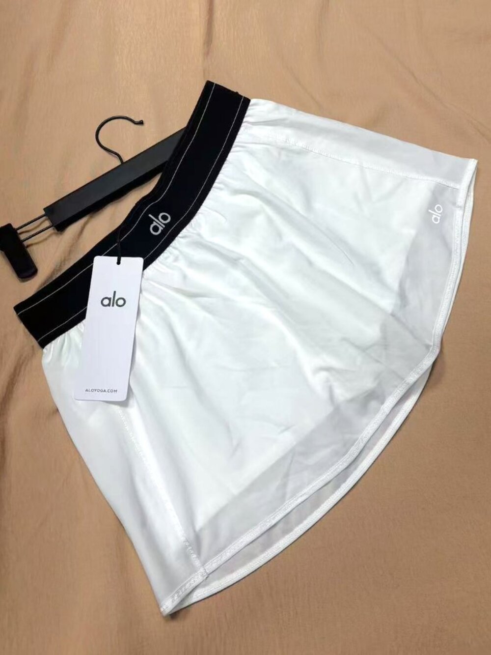 Brand new unworn Alo Yoga Match Point women's white athletic skirt with tags - Picture 6 of 8